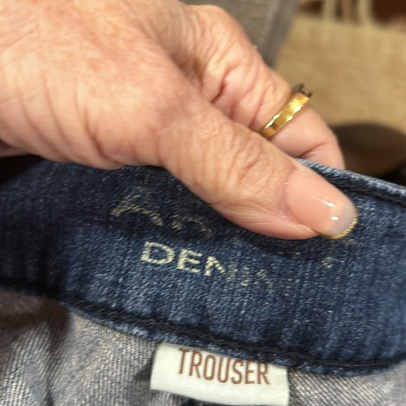 Ariat 27L low rise jeans. Flare leg. - Picture 5 of 11